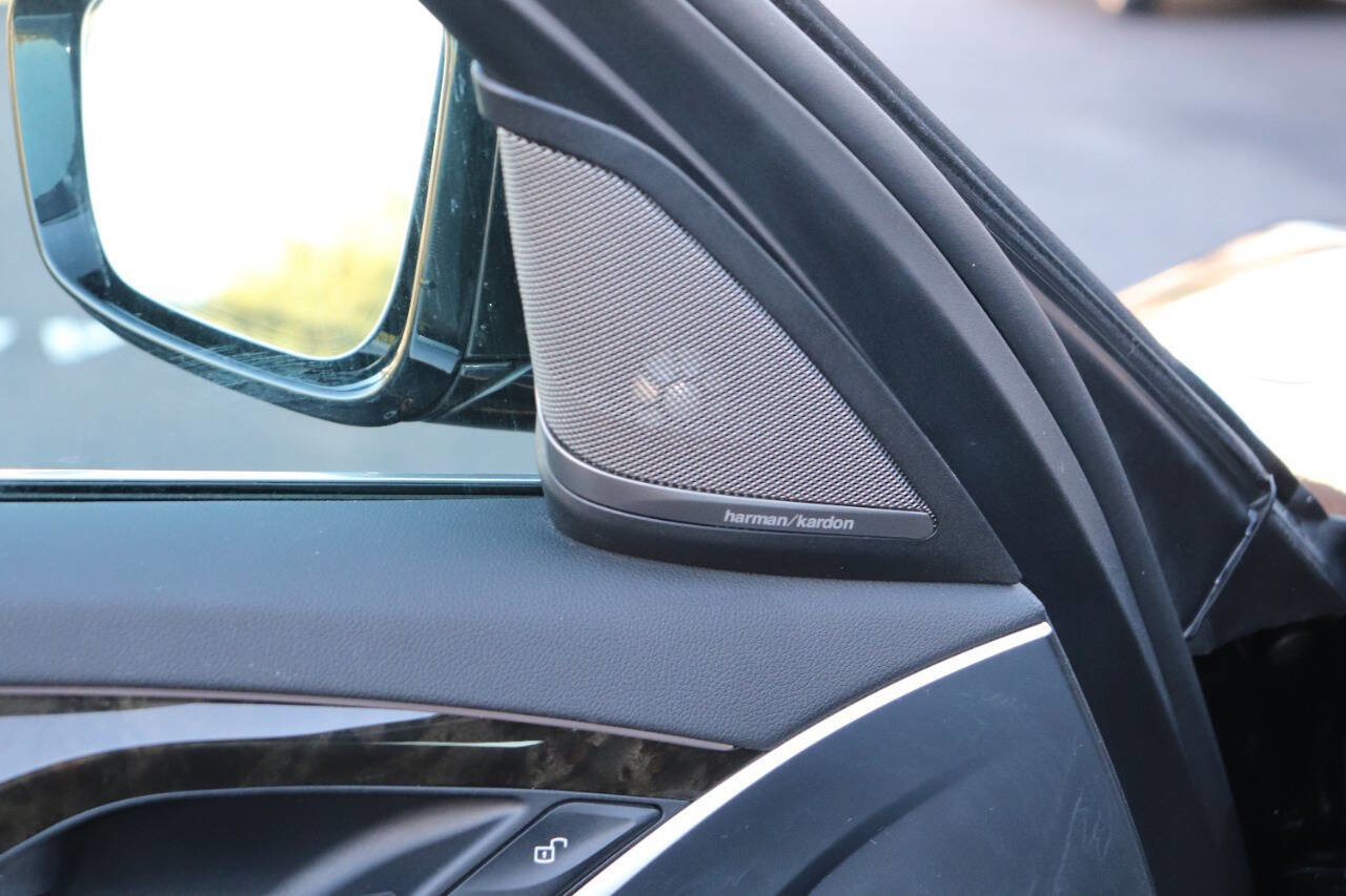 Used 2019 BMW 530i w/ Convenience Package image 19