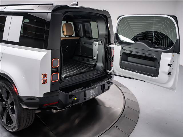 New 2026 Land Rover Defender 110 X-Dynamic SE AWD/4WD image 32