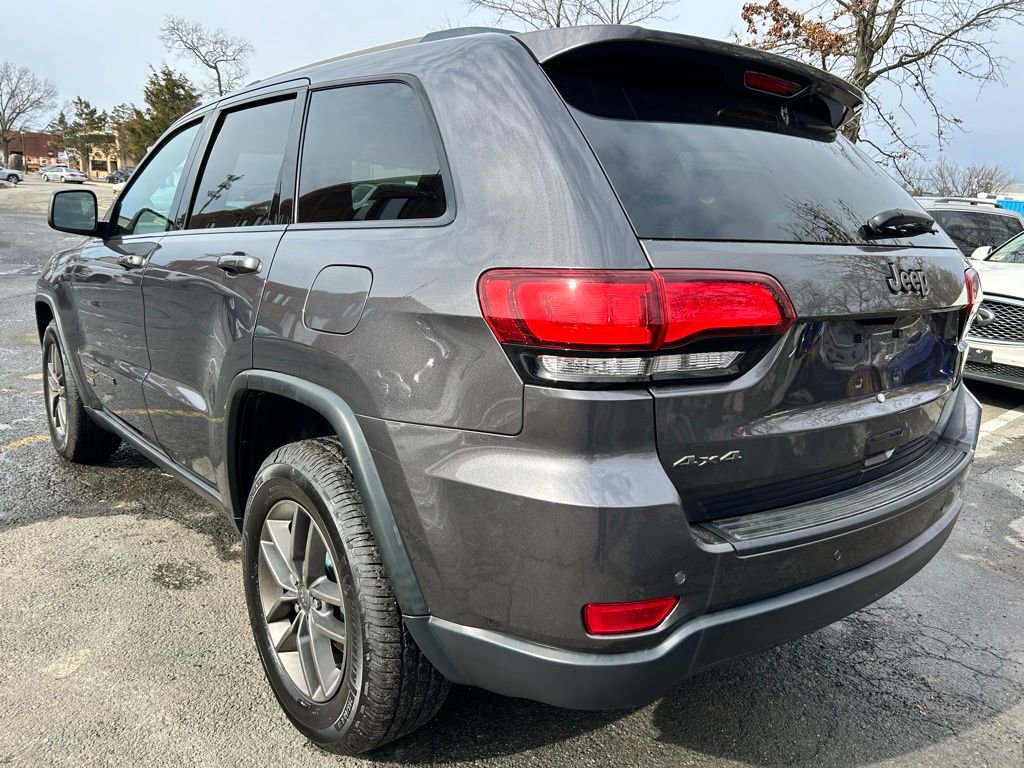 Used 2016 Jeep Grand Cherokee Laredo 75th Anniversary image 3
