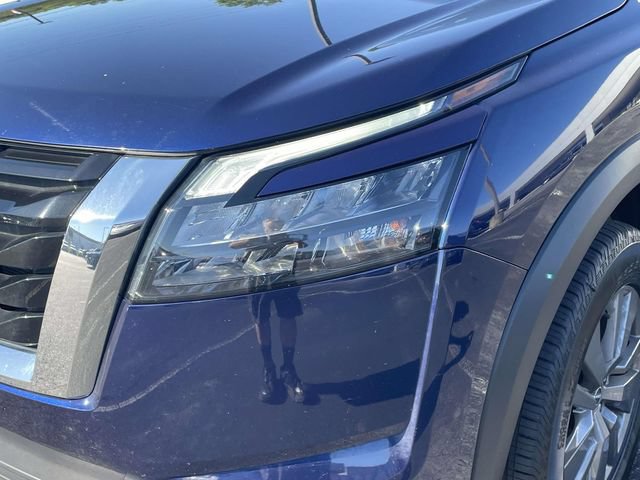 Used 2025 Nissan Pathfinder SV FWD image 4