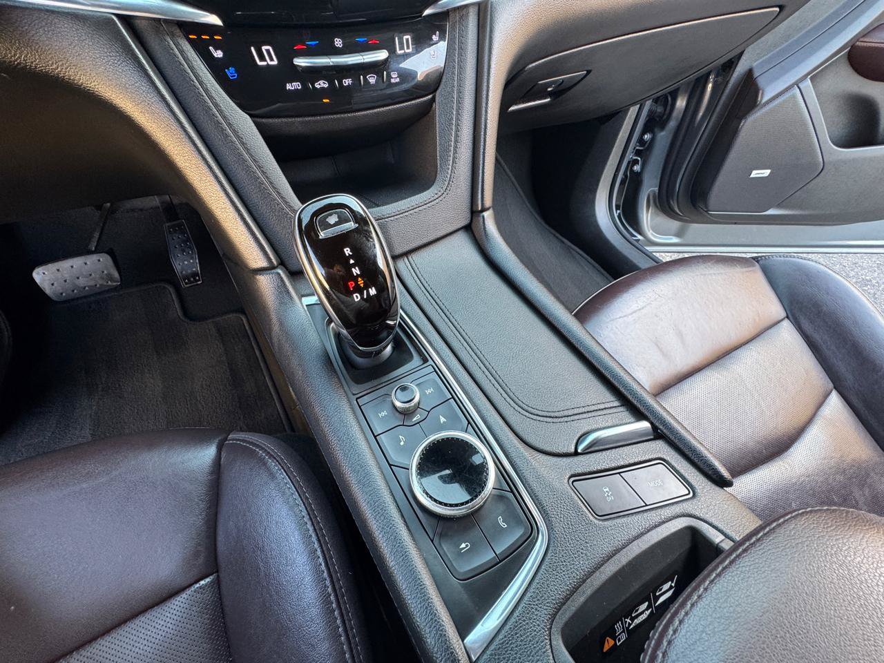Used 2020 Cadillac XT6 Premium Luxury FWD image 33