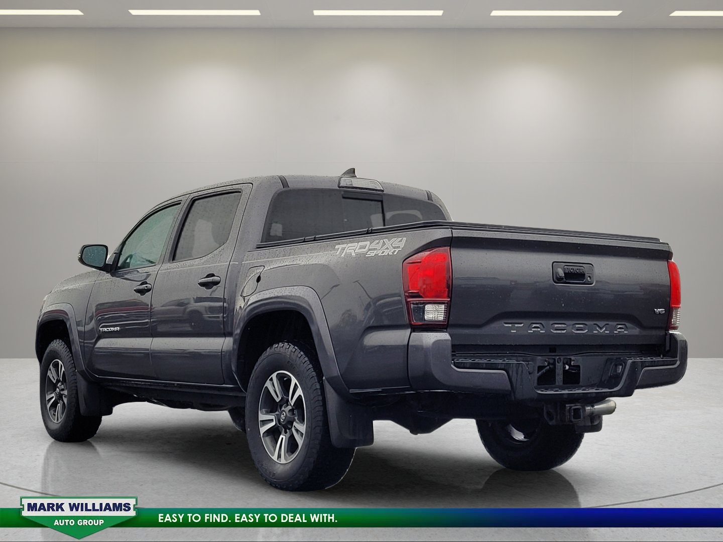 Used 2018 Toyota Tacoma TRD Sport AWD/4WD image 6