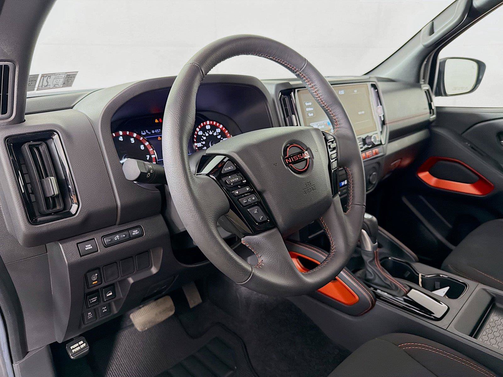 Used 2025 Nissan Frontier PRO-4X w/ Tow Package AWD/4WD image 16