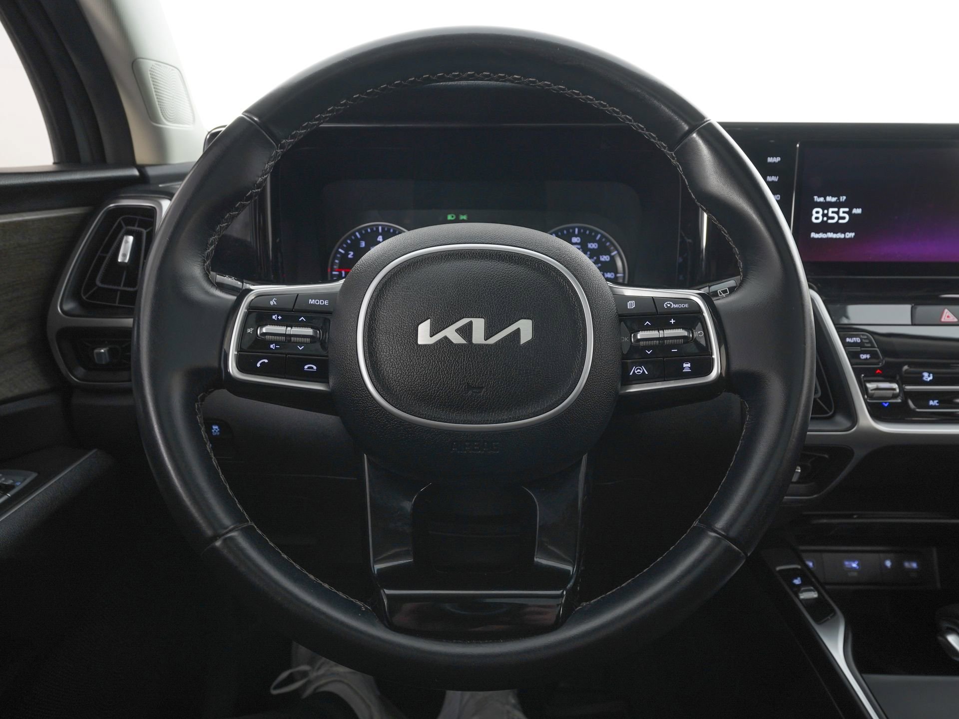 Used 2022 Kia Sorento EX w/ Panoramic Sunroof Package image 18