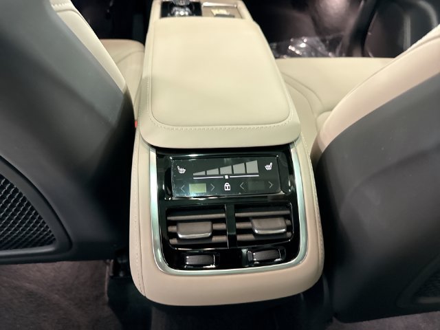 Certified 2026 Volvo XC90 B6 Plus AWD/4WD image 27