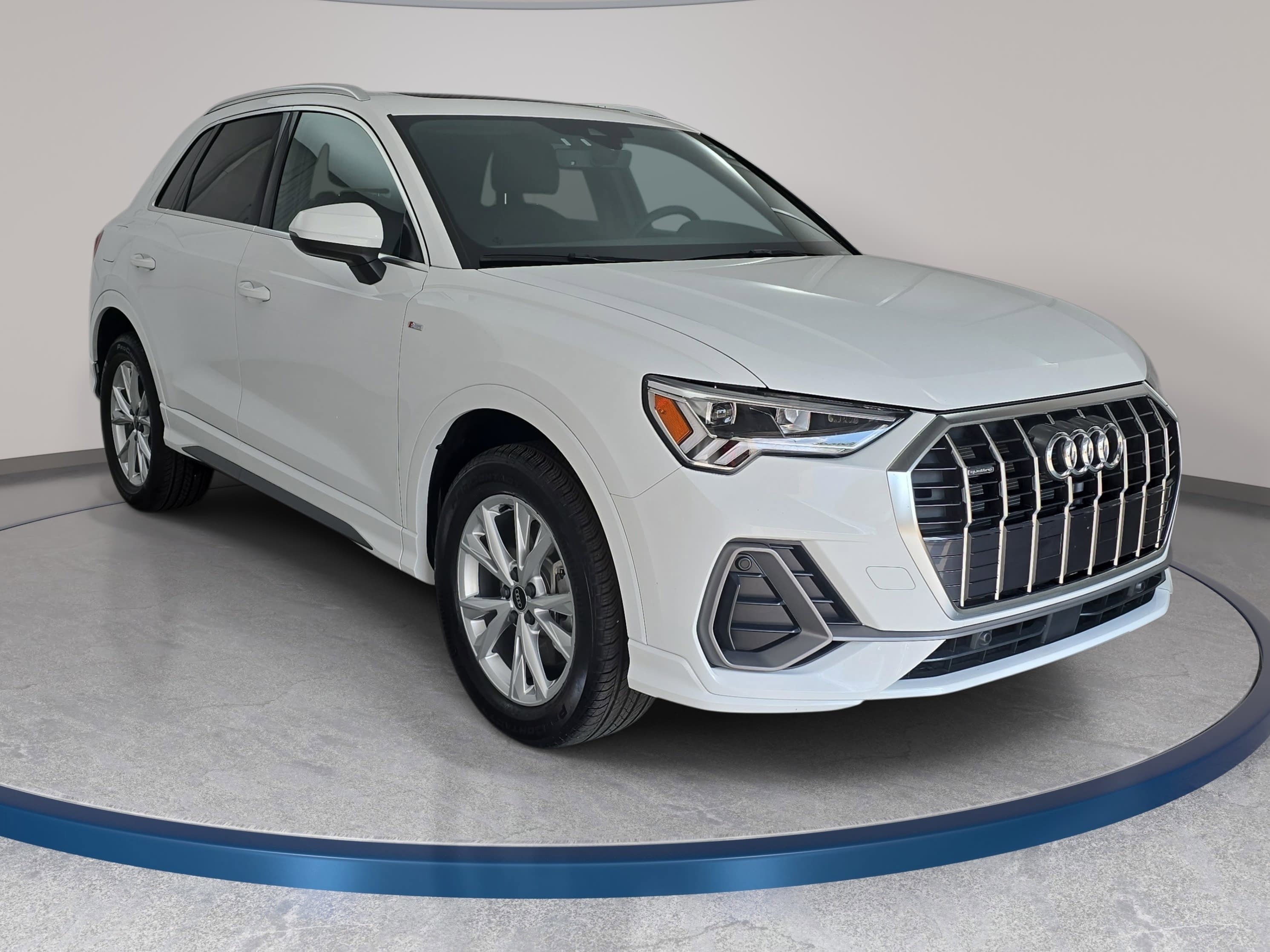 Used 2025 Audi Q3 2.0T Premium w/ Convenience Package image 3