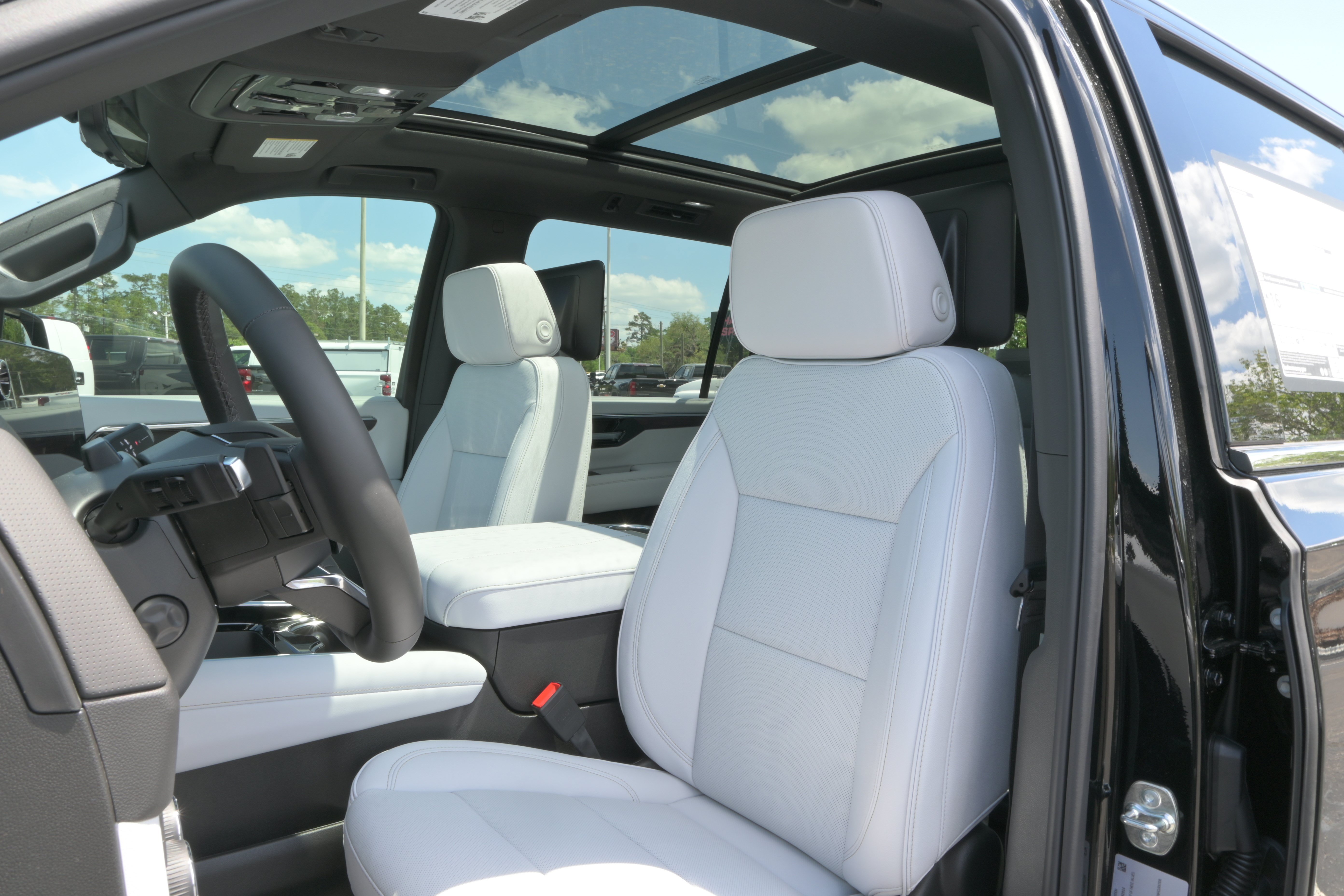 New 2026 Chevrolet Suburban Premier AWD/4WD image 10