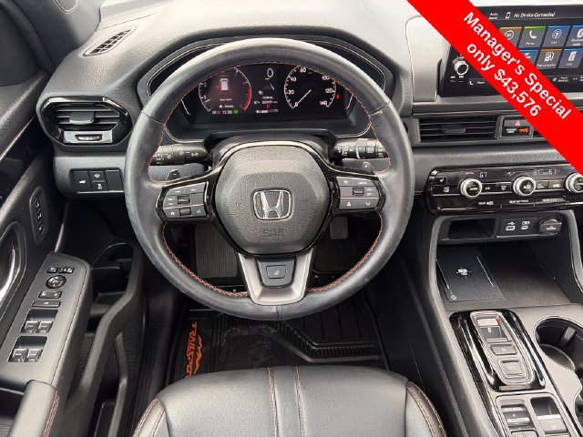 Used 2025 Honda Pilot TrailSport image 13