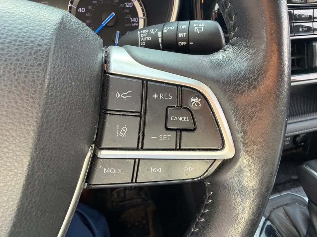 Used 2022 Toyota Highlander Platinum AWD/4WD image 21