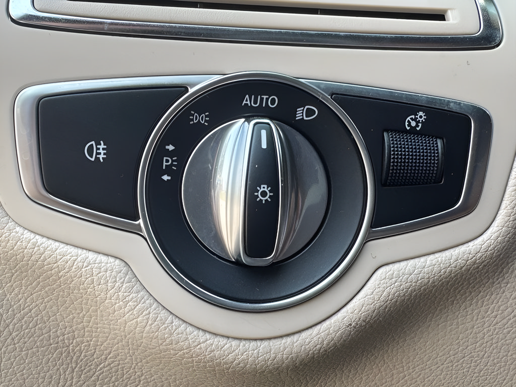 Used 2019 Mercedes-Benz C 300 Sedan image 19