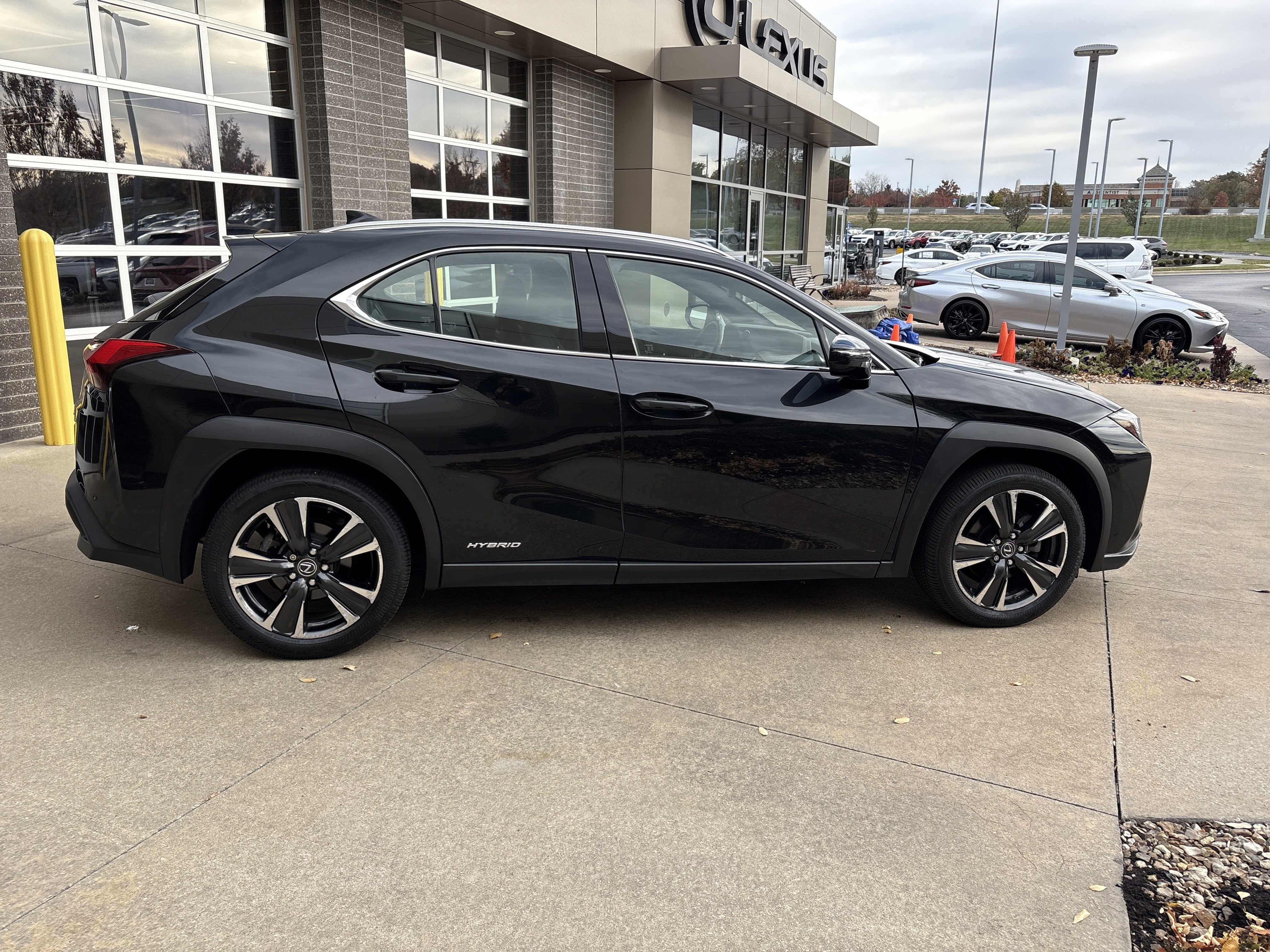 Used 2021 Lexus UX 250h w/ Premium Package image 11