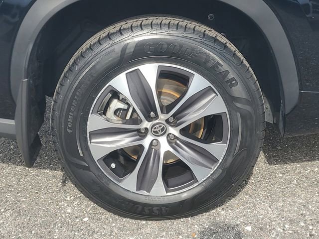 Used 2023 Toyota Highlander LE image 5