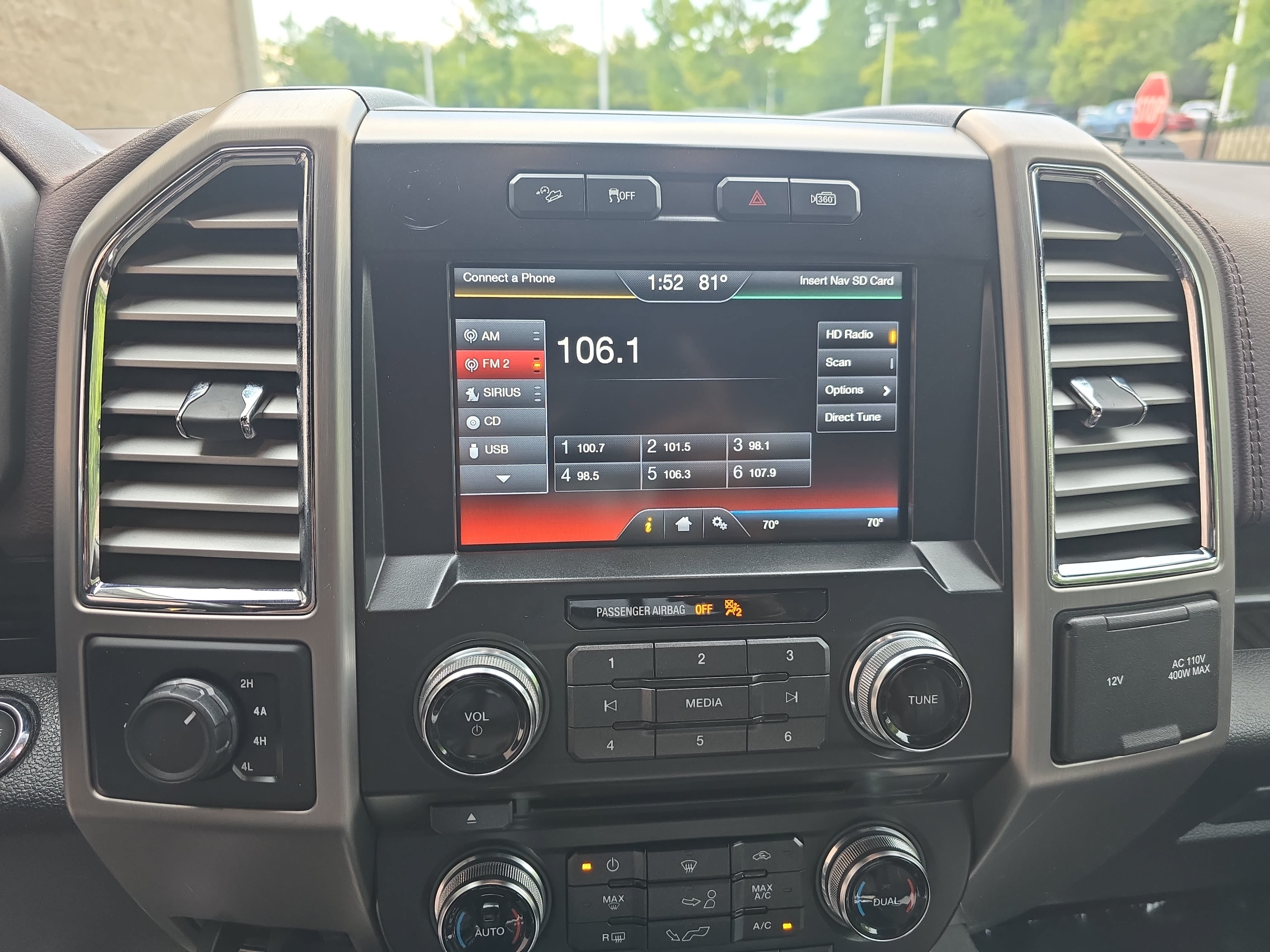 Used 2015 Ford F150 Platinum w/ Equipment Group 701A Luxury AWD/4WD image 19
