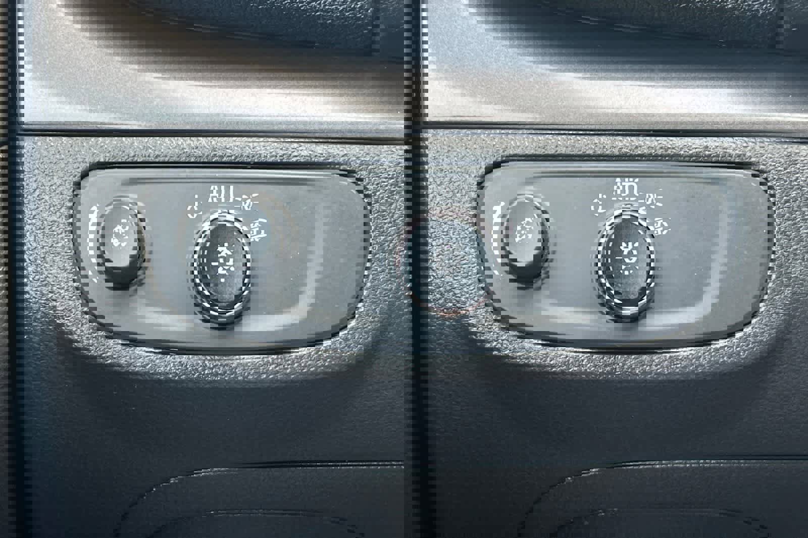 Used 2019 Buick Encore Preferred image 32