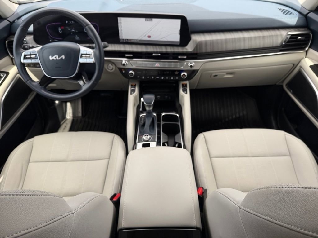 Used 2025 Kia Telluride EX w/ EX Captain's Chair Package image 16