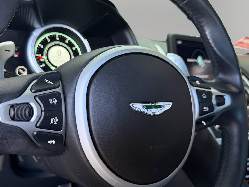 Used 2019 Aston Martin DB11 Coupe RWD image 26
