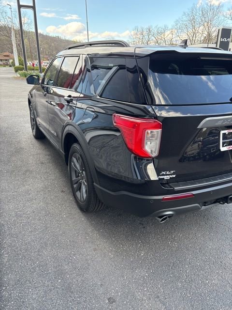 Used 2023 Ford Explorer XLT w/ Equipment Group 202A AWD/4WD image 16
