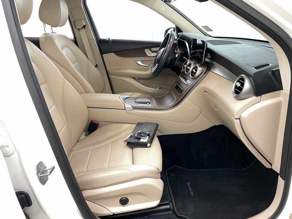 Used 2021 Mercedes-Benz GLC 300 GLC 300 image 36
