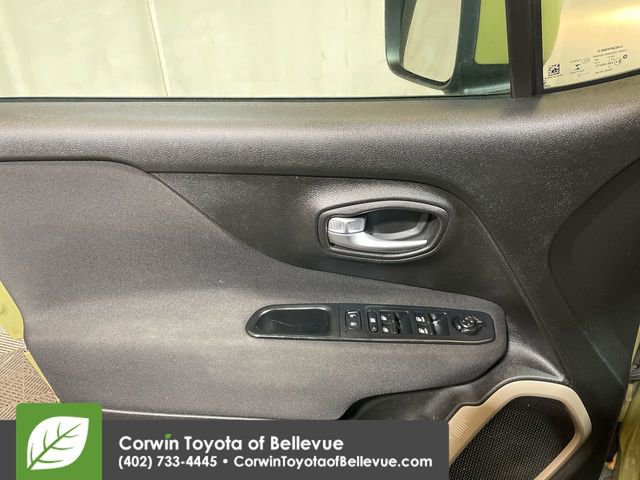 Used 2015 Jeep Renegade Latitude image 25