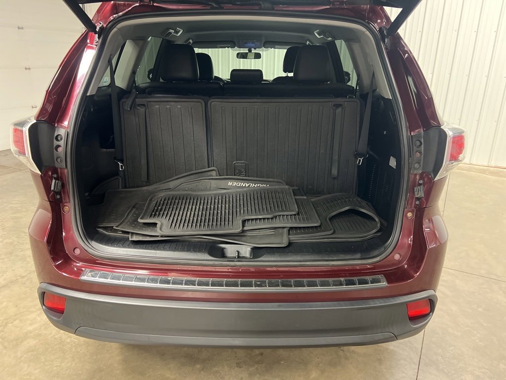 Used 2016 Toyota Highlander LE image 6