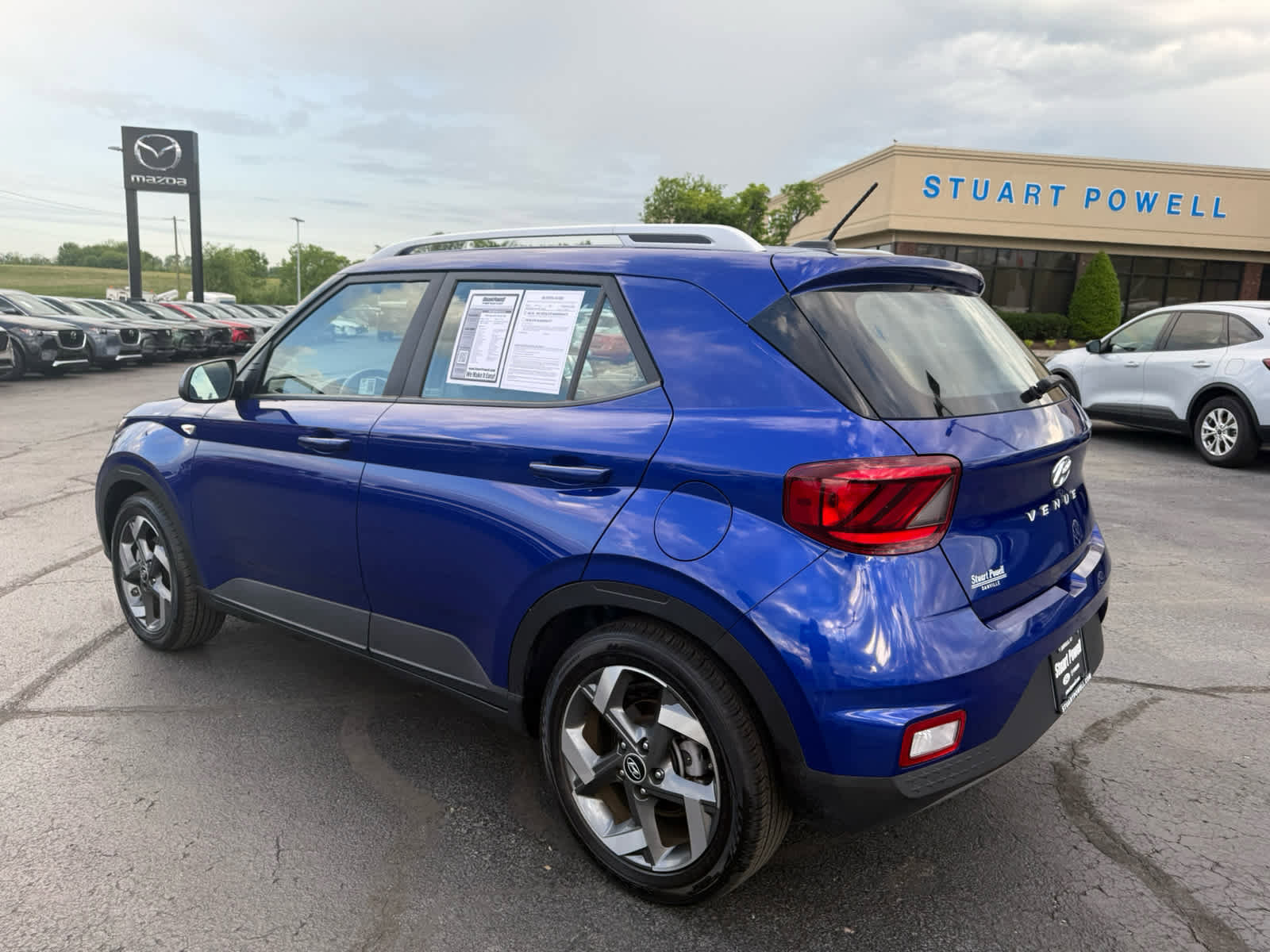Used 2025 Hyundai Venue SEL FWD image 25