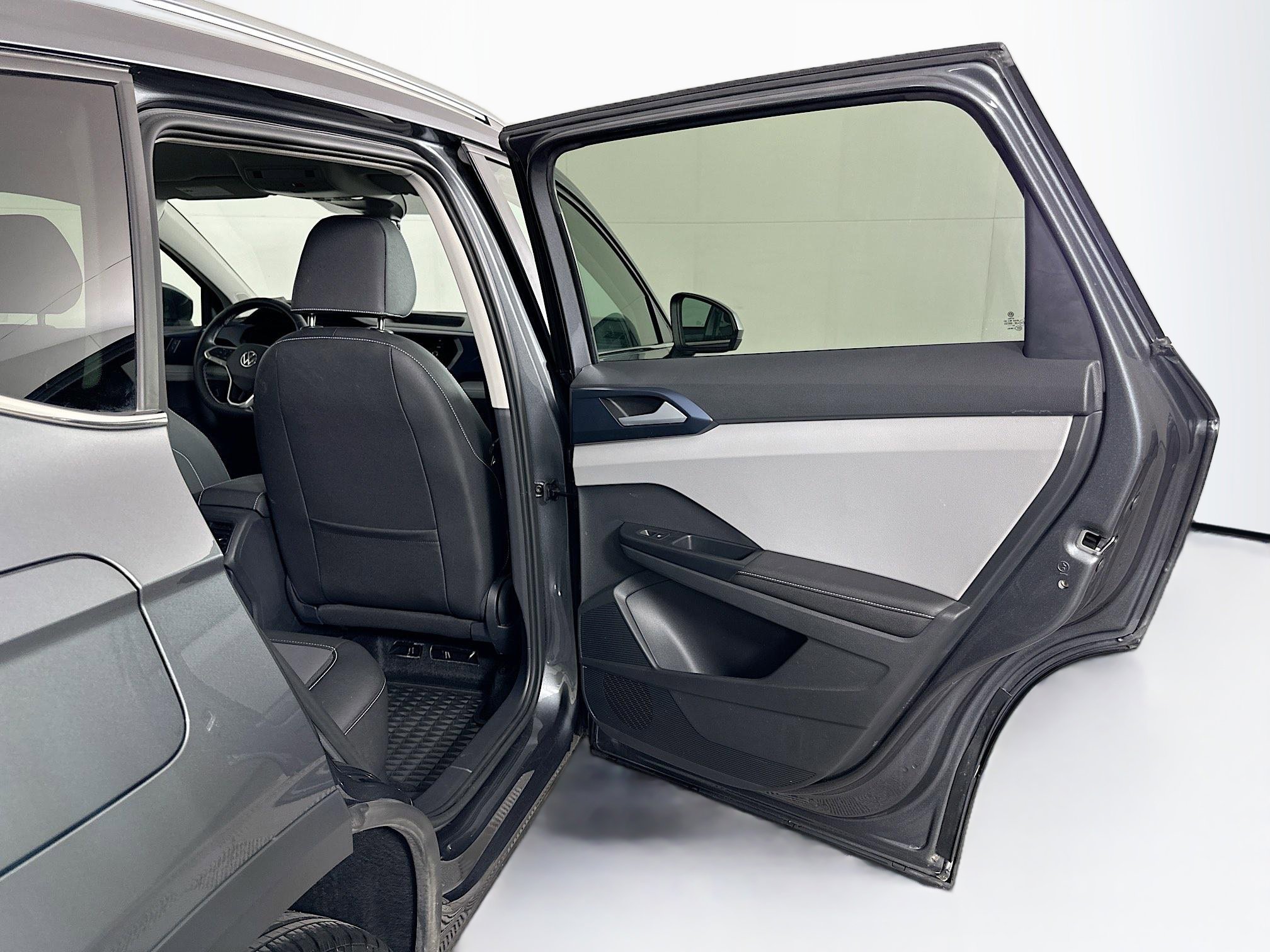 Used 2024 Volkswagen Taos SE image 29