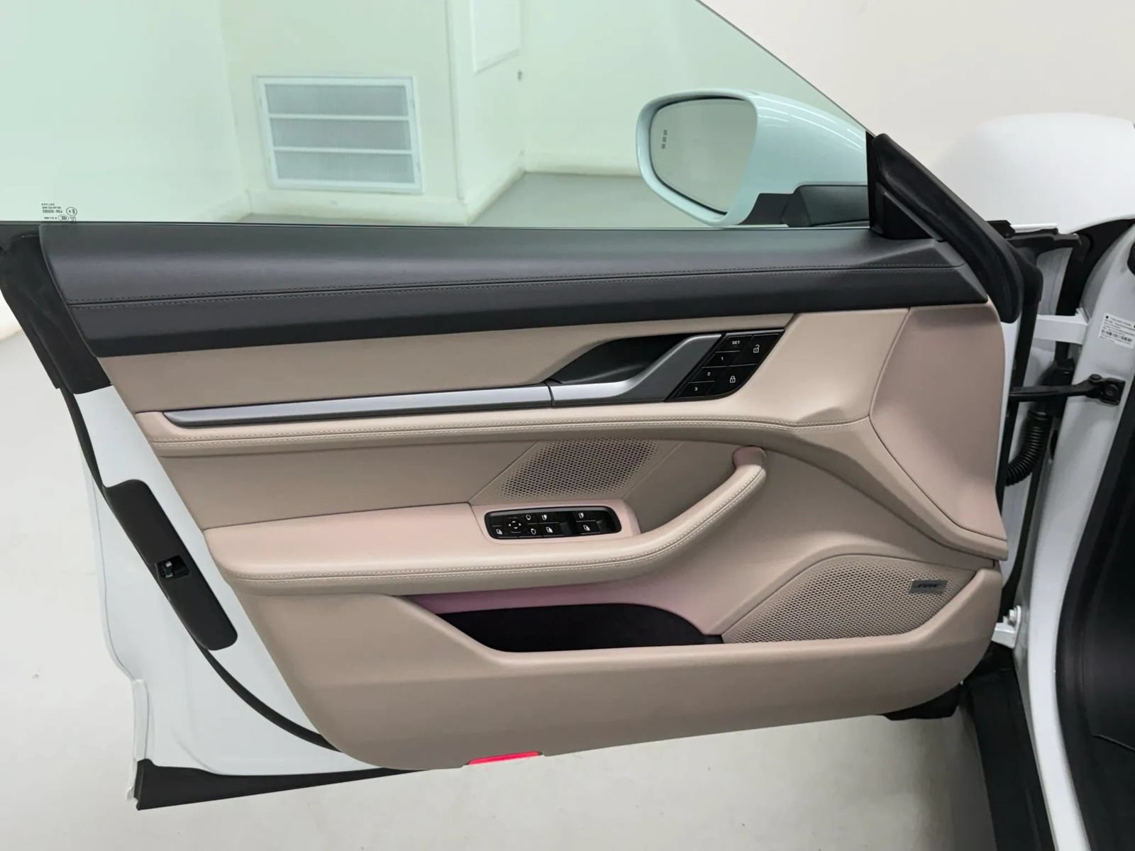 Used 2021 Porsche Taycan RWD image 34