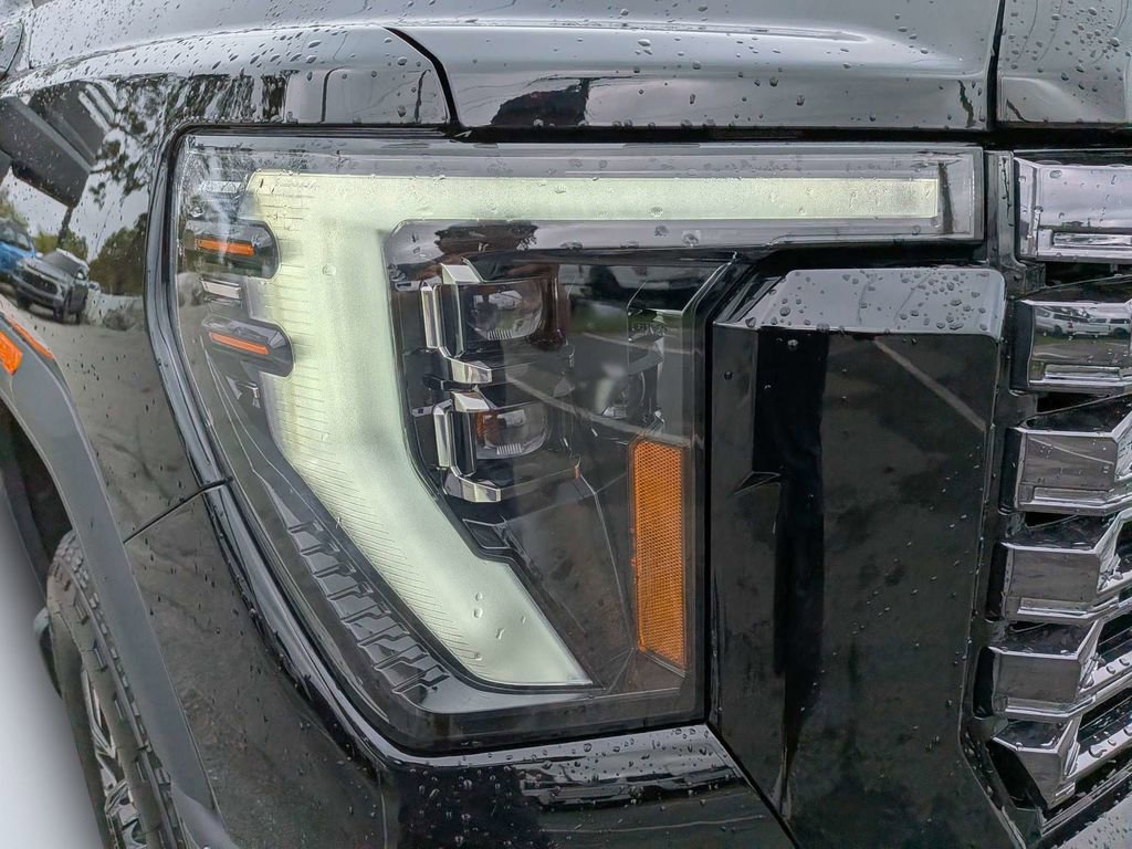Used 2025 GMC Sierra 2500 Denali Ultimate image 9