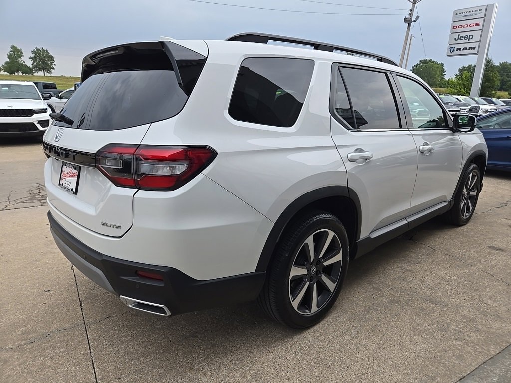Used 2023 Honda Pilot Elite image 11