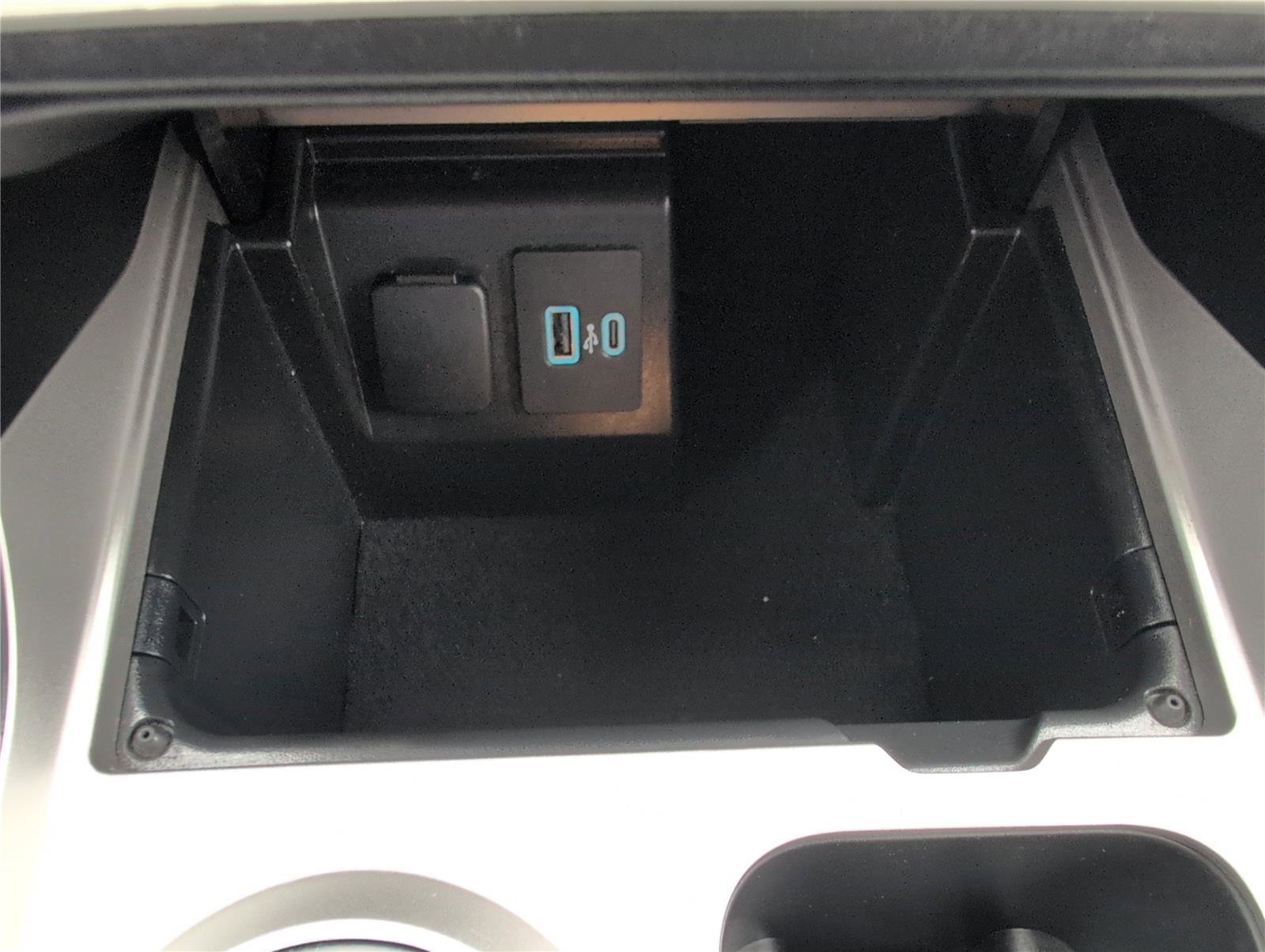 Used 2024 Ford Explorer XLT w/ Equipment Group 202A AWD/4WD image 30