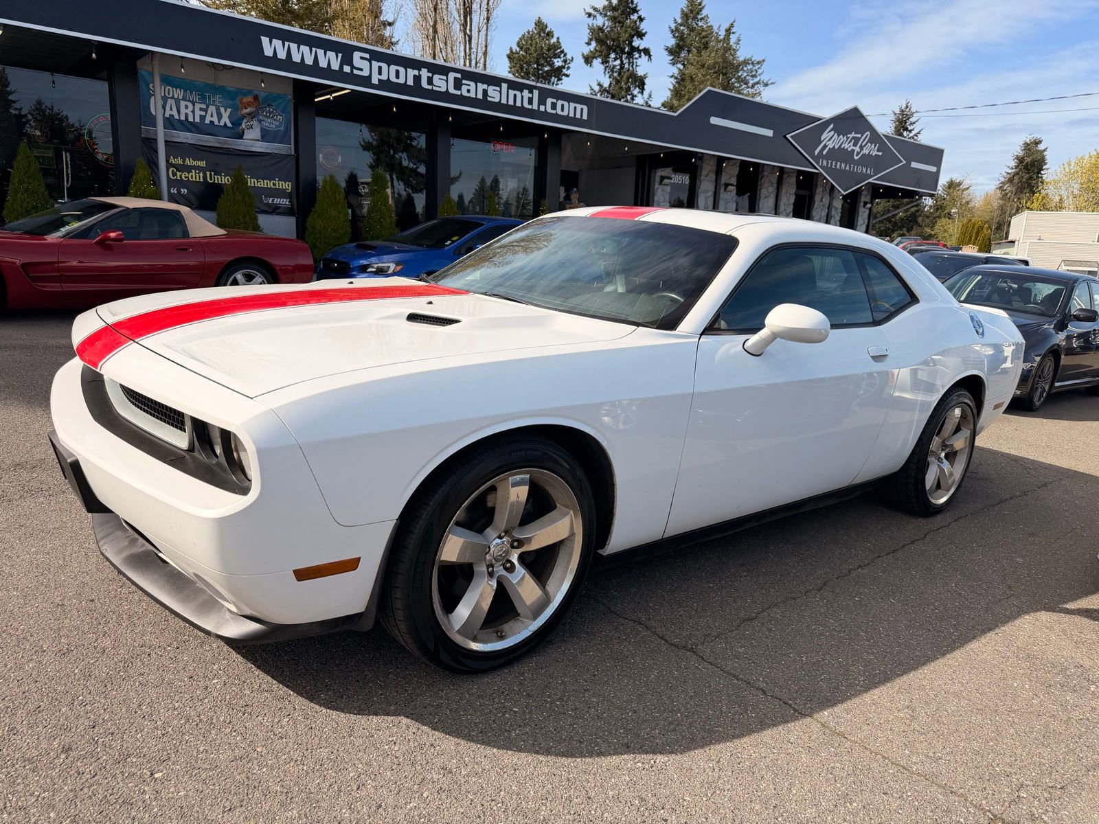 Used 2014 Dodge Challenger SXT RWD image 2