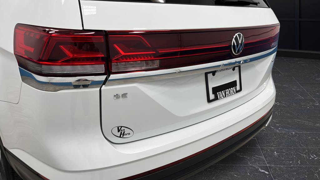 Used 2024 Volkswagen Atlas SE AWD/4WD image 37