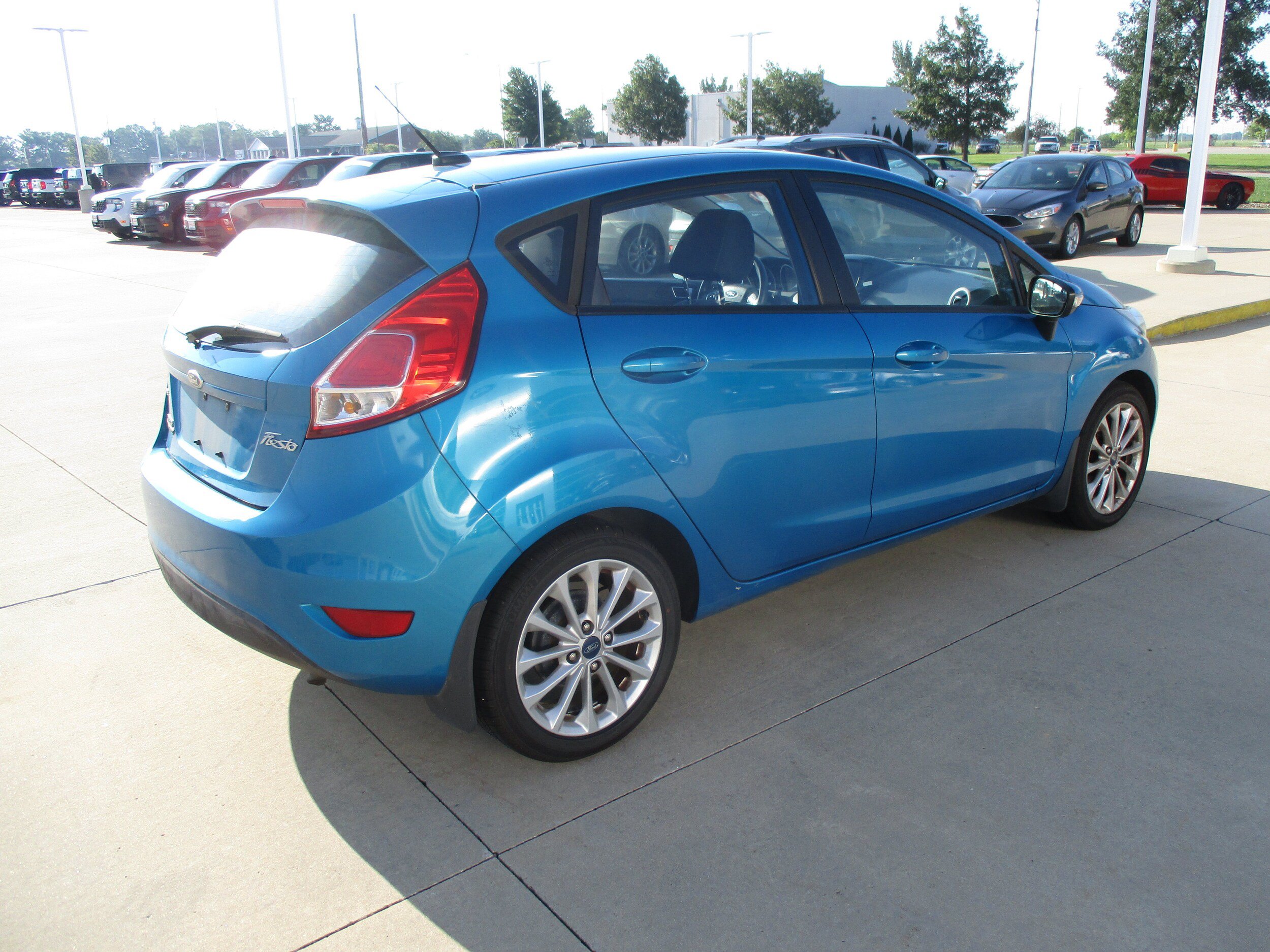 Used 2014 Ford Fiesta SE w/ Equipment Group 201A FWD image 4