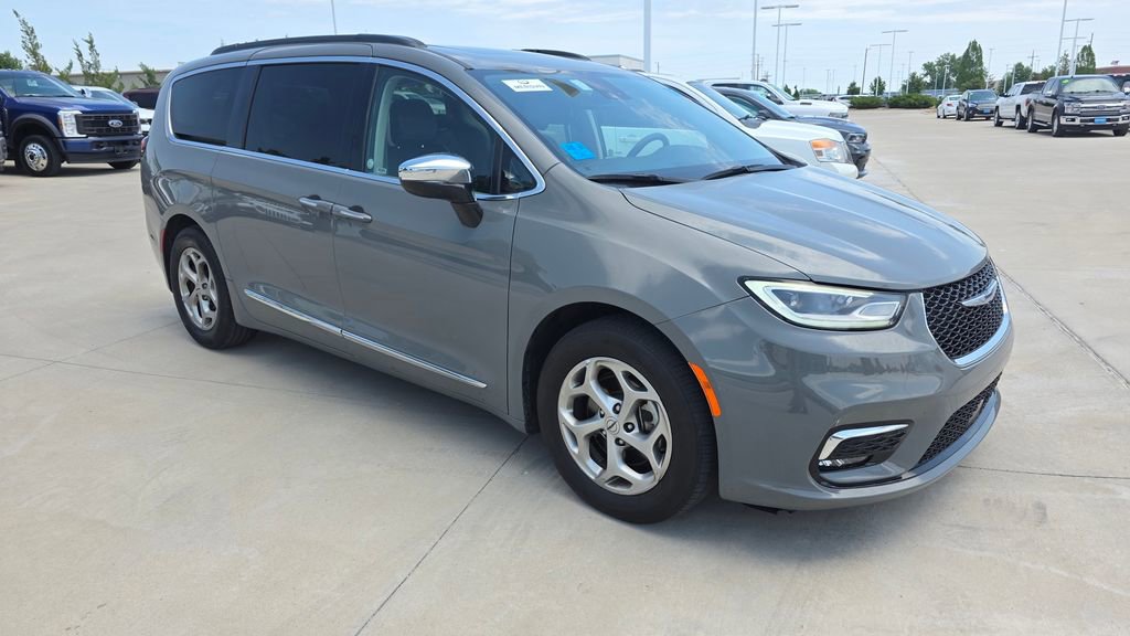 Used 2023 Chrysler Pacifica Limited FWD image 7
