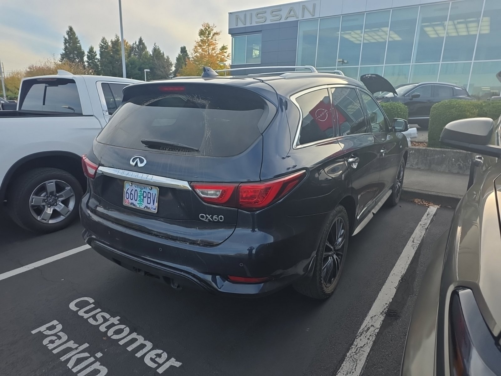 Used 2016 INFINITI QX60 Luxe w/ Deluxe Technology Package AWD/4WD image 4