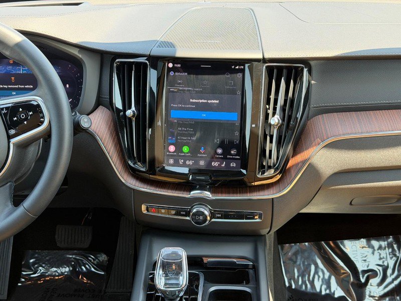 Certified 2024 Volvo XC60 B5 Ultimate w/ Protection Package Premier AWD/4WD image 14
