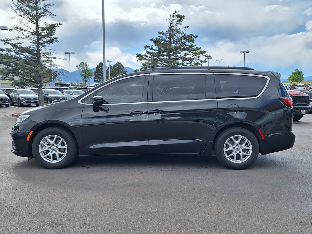 Used 2022 Chrysler Pacifica Touring-L FWD image 6