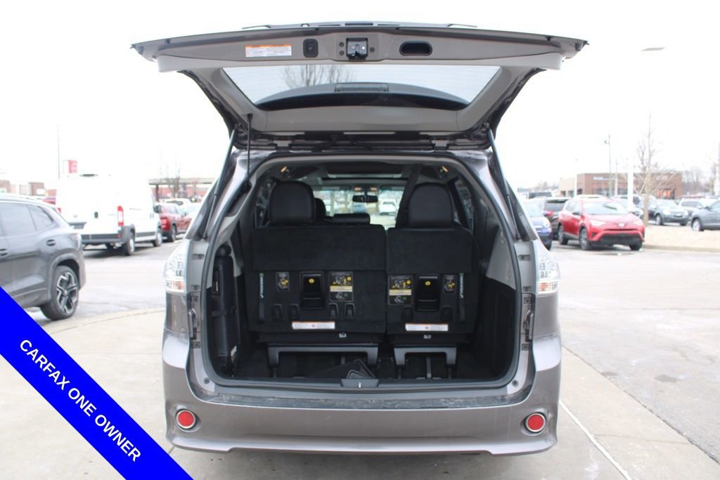 Used 2017 Toyota Sienna SE Premium image 9