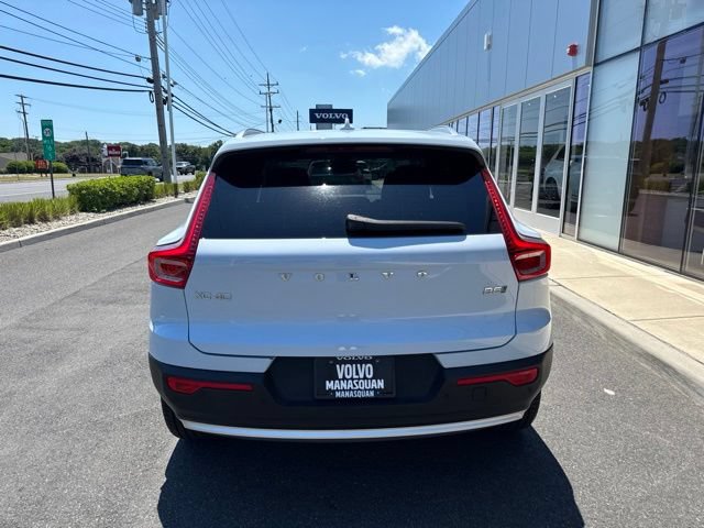 Used 2025 Volvo XC40 B5 Core AWD/4WD image 4