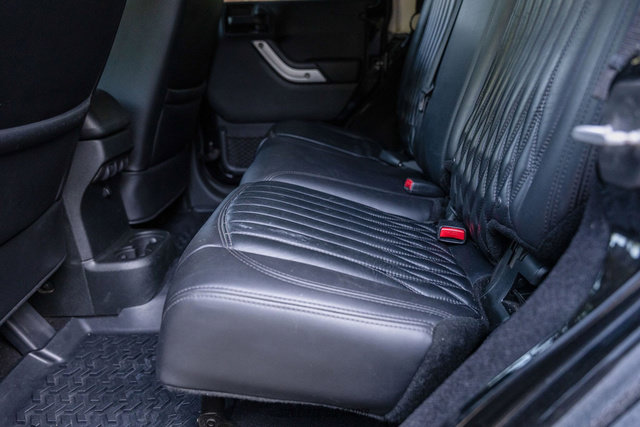 Used 2017 Jeep Wrangler Unlimited Rubicon w/ Connectivity Group AWD/4WD image 47