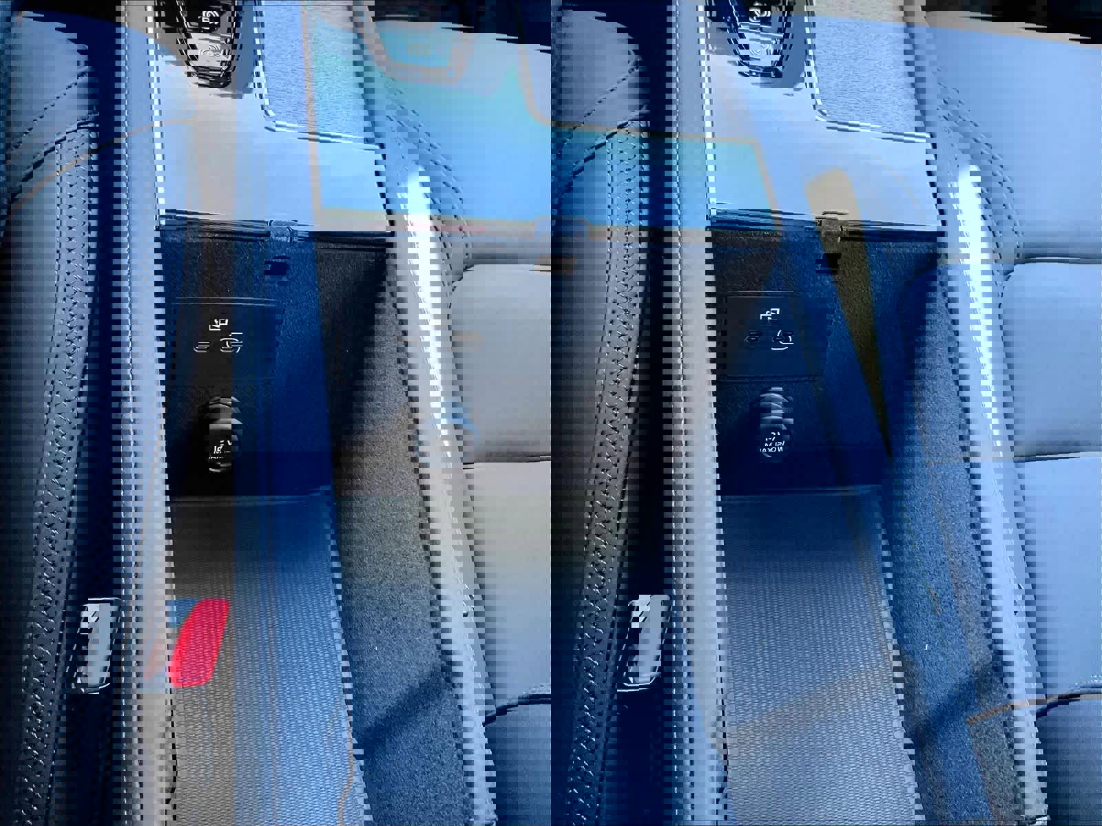 Used 2026 Volvo XC90 B6 Plus w/ Protection Package image 37