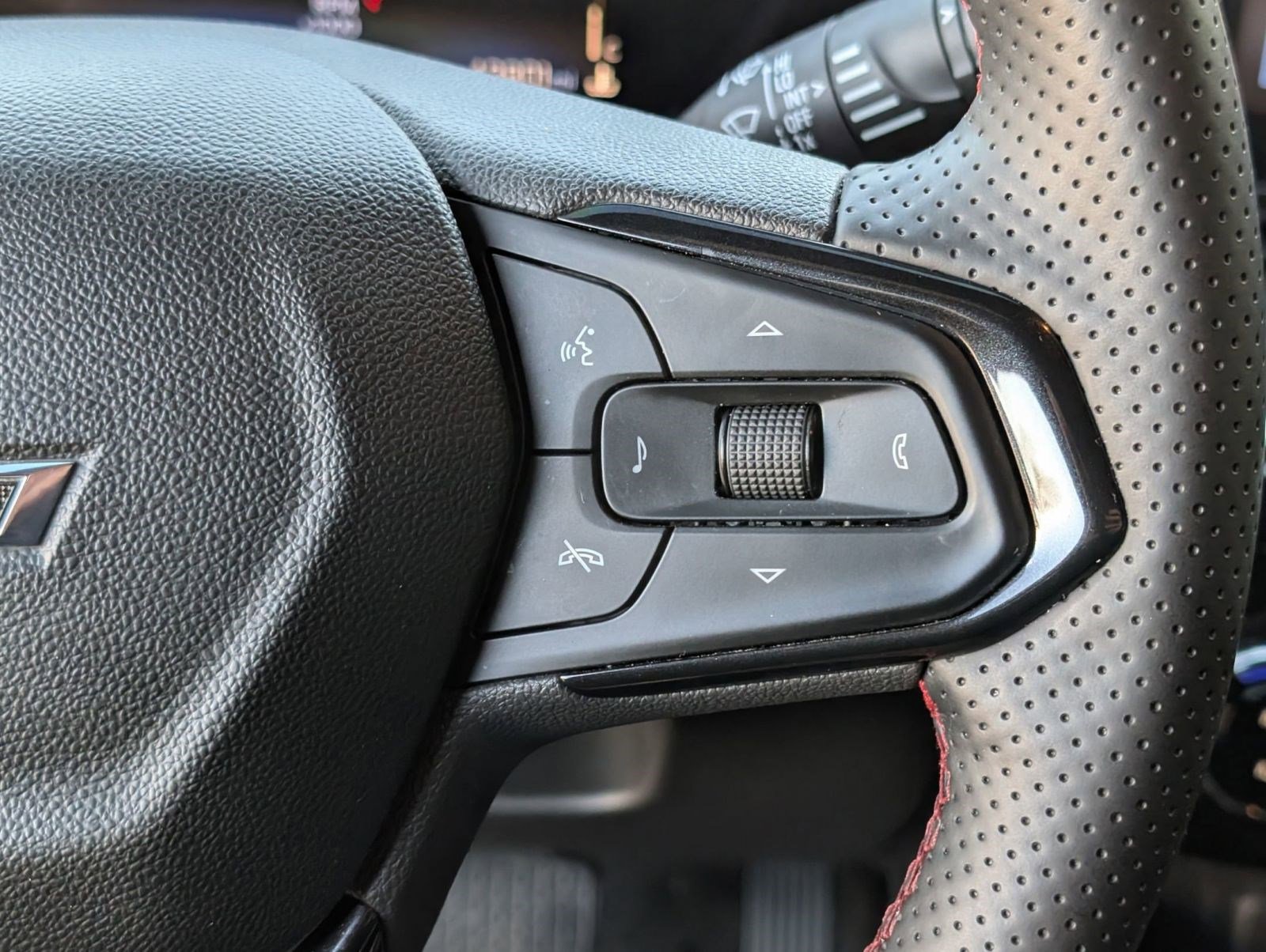 Used 2024 Chevrolet Trax RS w/ Sunroof Package image 24