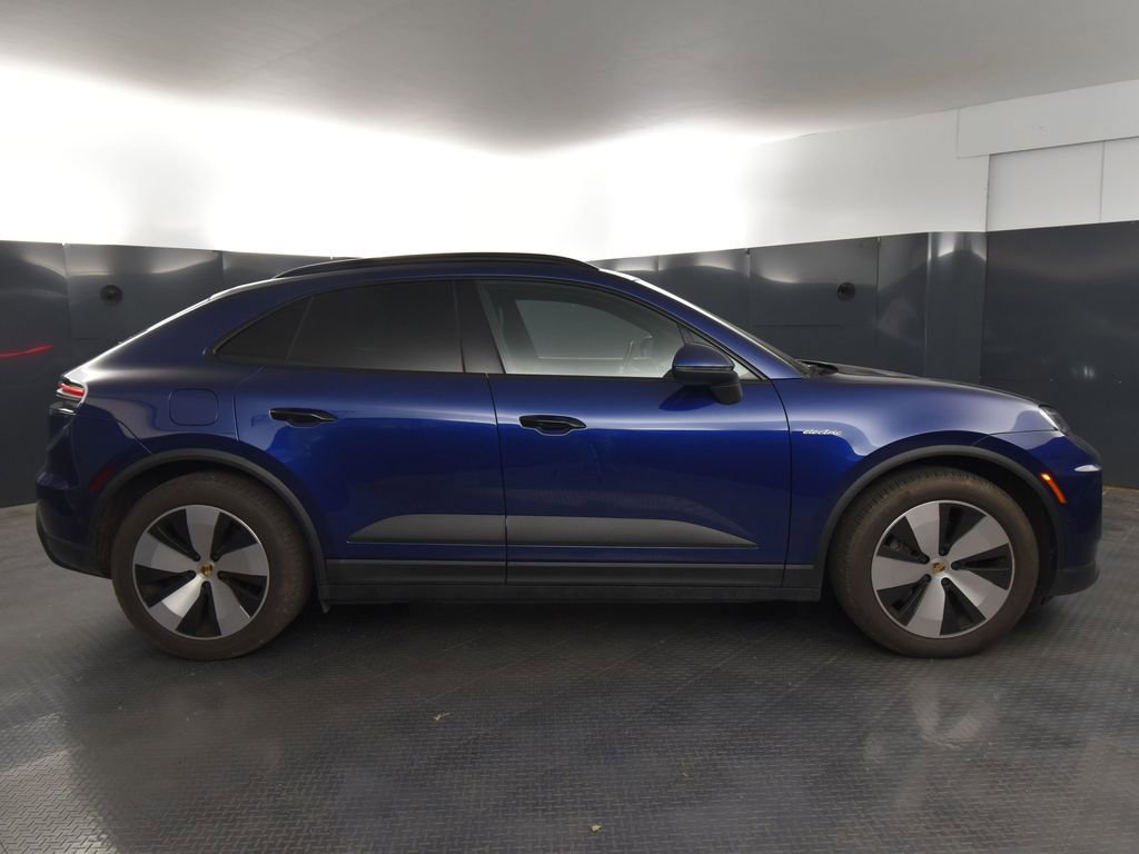 Certified 2024 Porsche Macan 4 Electric image 8