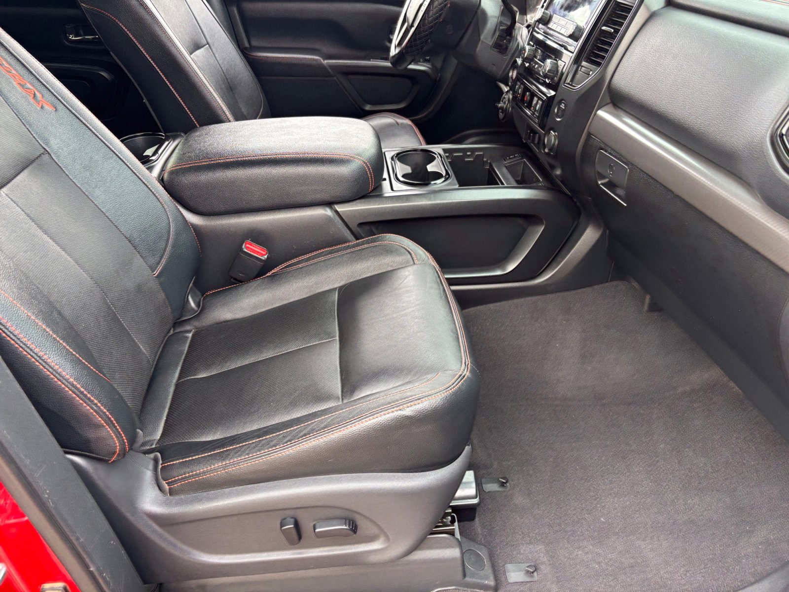 Used 2022 Nissan Titan PRO-4X w/ Pro-4x Convenience Package image 19