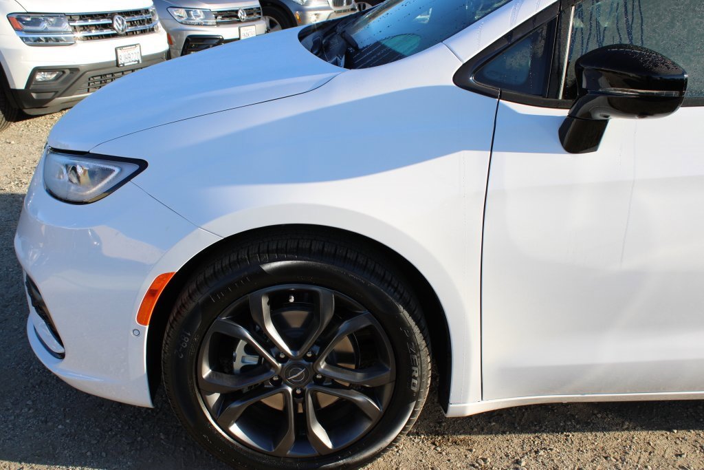 New 2026 Chrysler Pacifica Select image 7