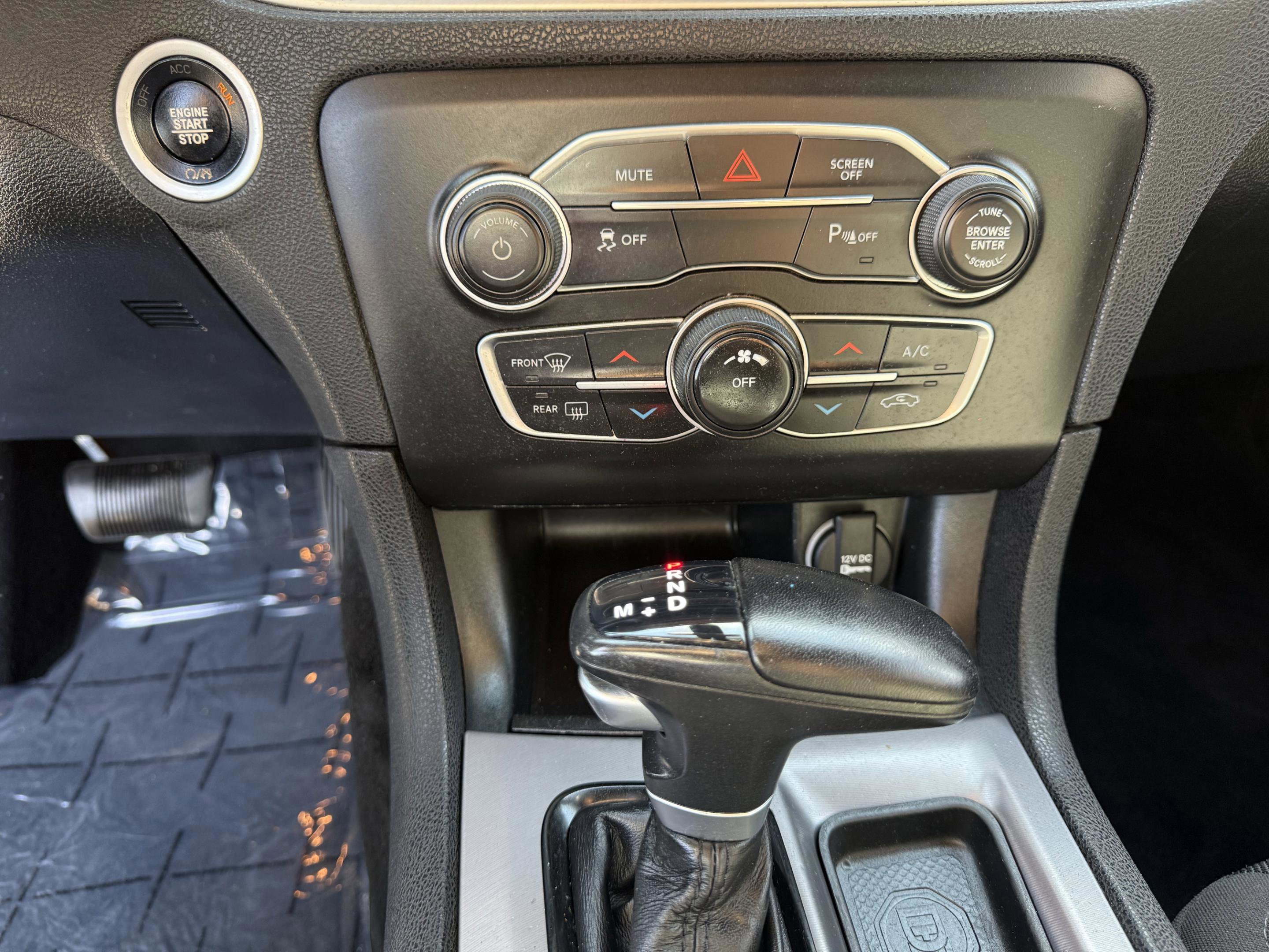 Used 2022 Dodge Charger SXT w/ Blacktop Package image 19