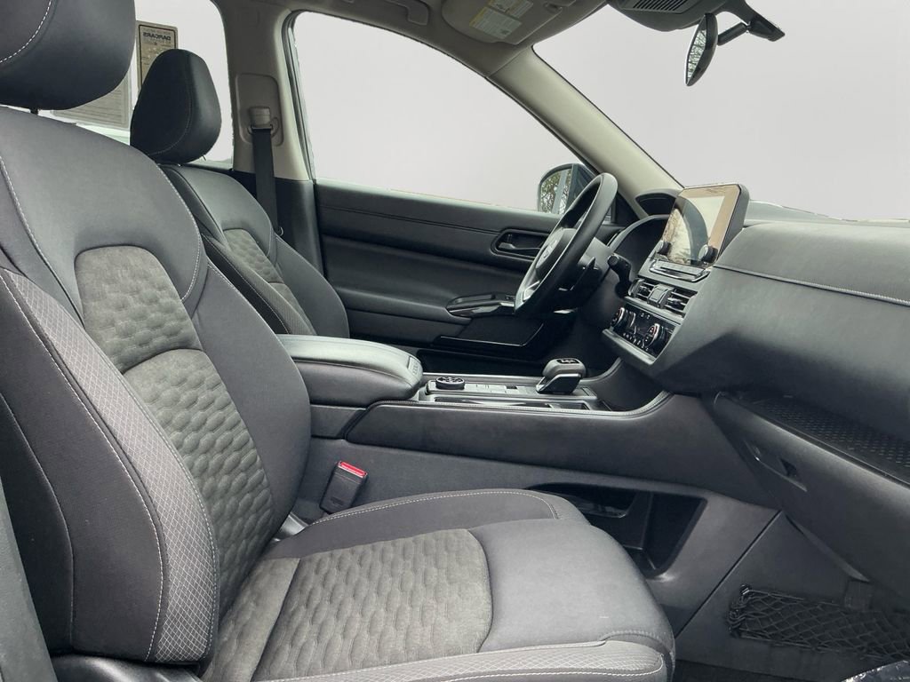Used 2024 Nissan Pathfinder S w/ Cargo Package image 10