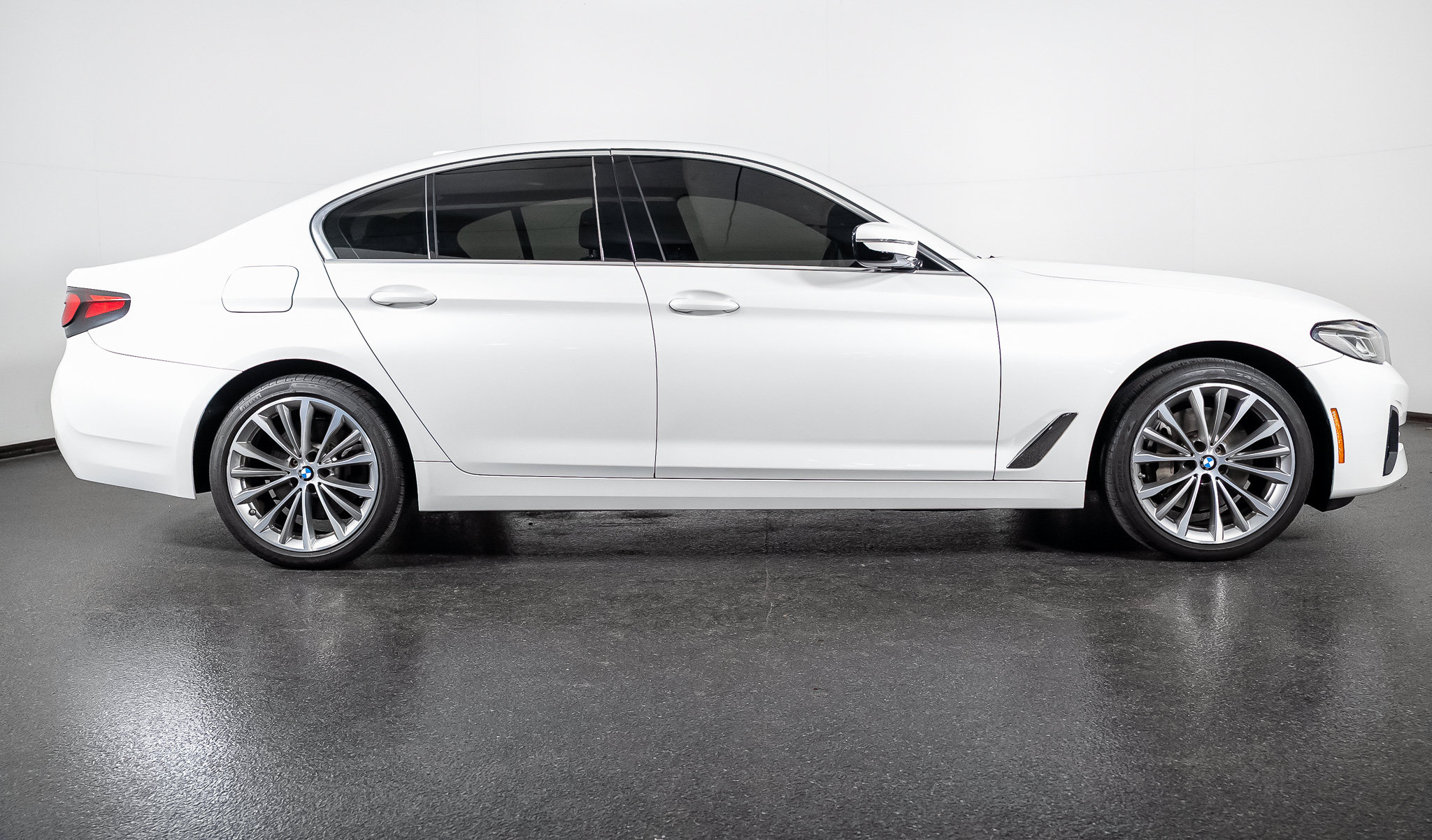 Used 2021 BMW 540i xDrive w/ Premium Package AWD/4WD image 29