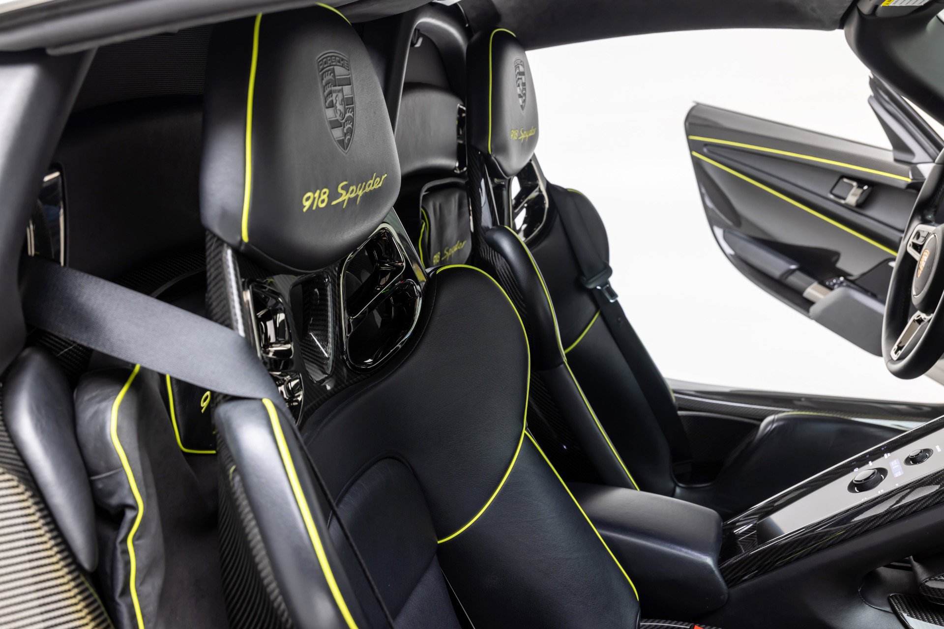 Used 2015 Porsche 918 Spyder AWD/4WD image 42