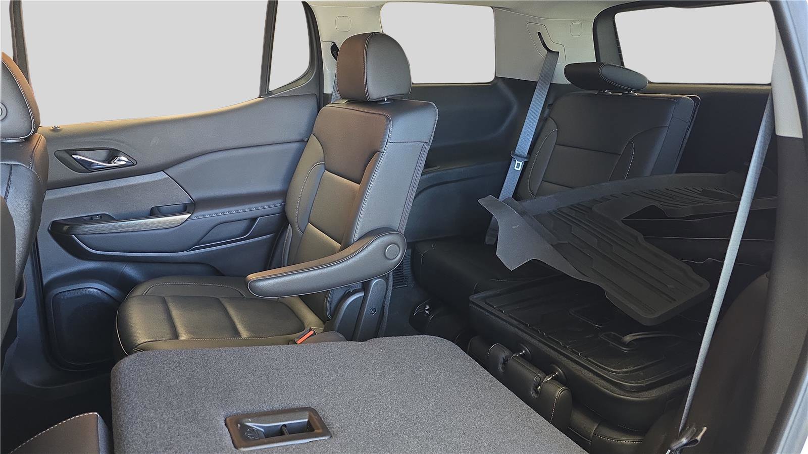 Used 2023 GMC Acadia SLT w/ Elevation Edition image 16